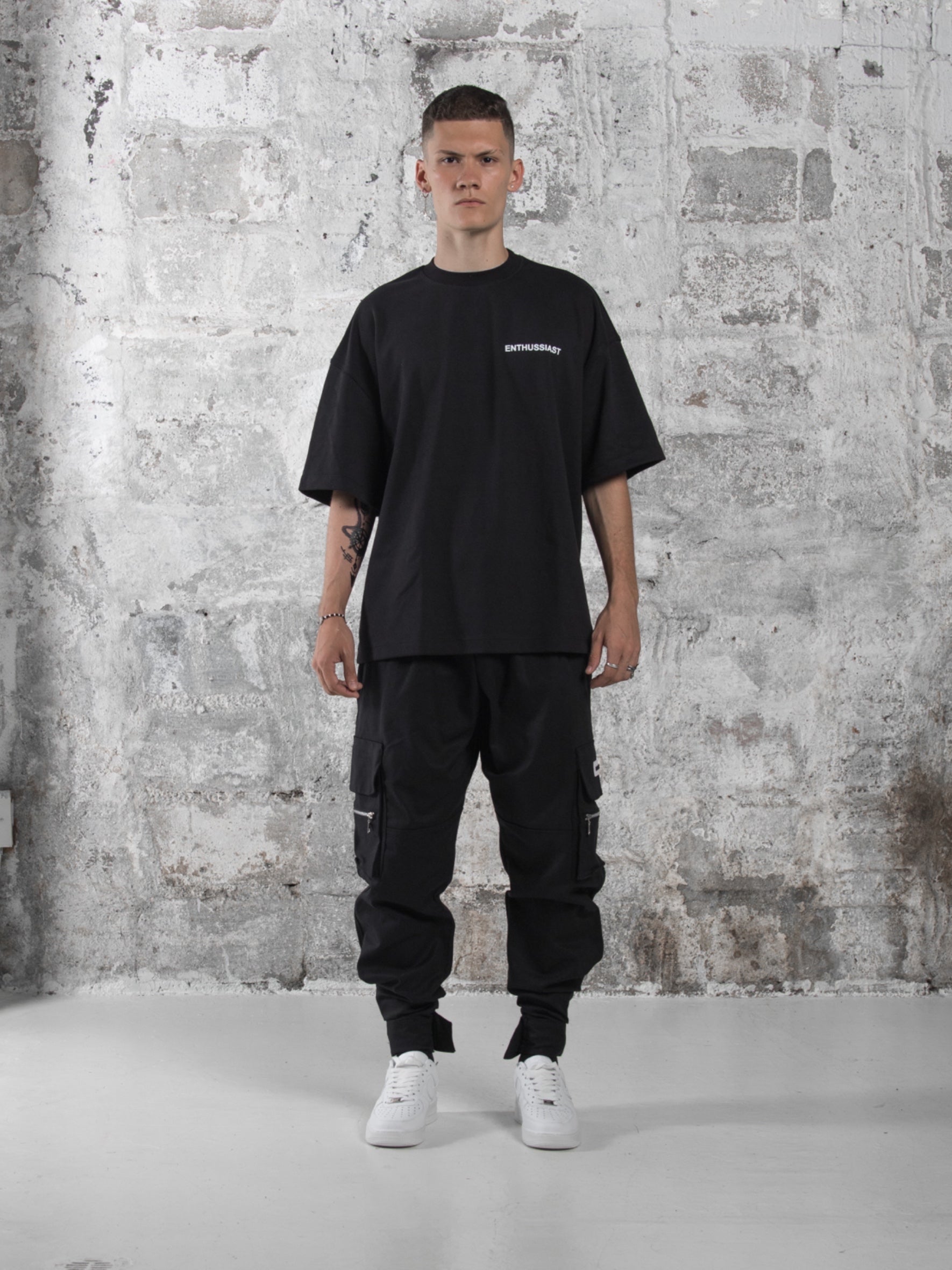 ENTHUSSIAST BLACK T-SHIRT