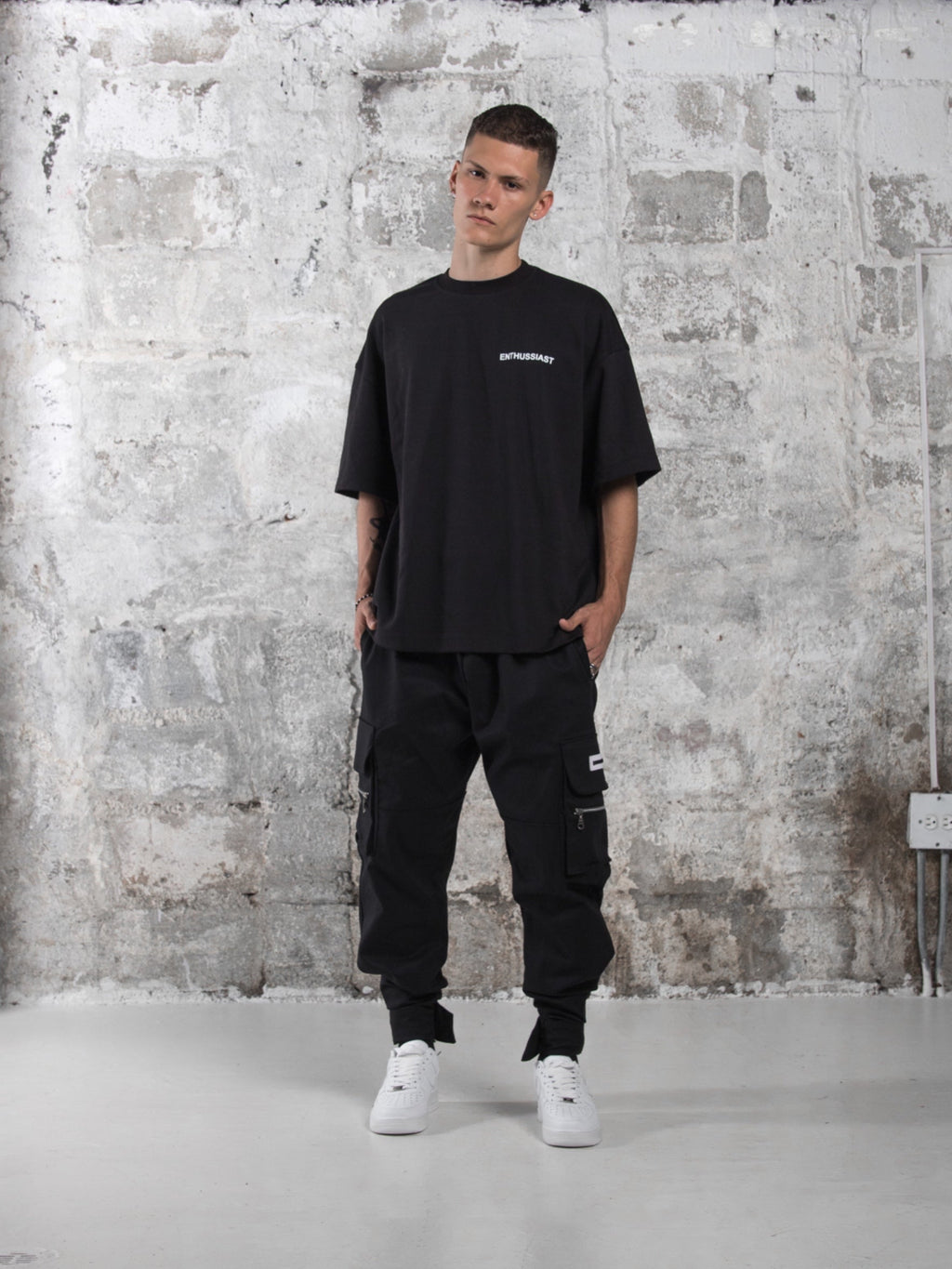 ENTHUSSIAST BLACK T-SHIRT