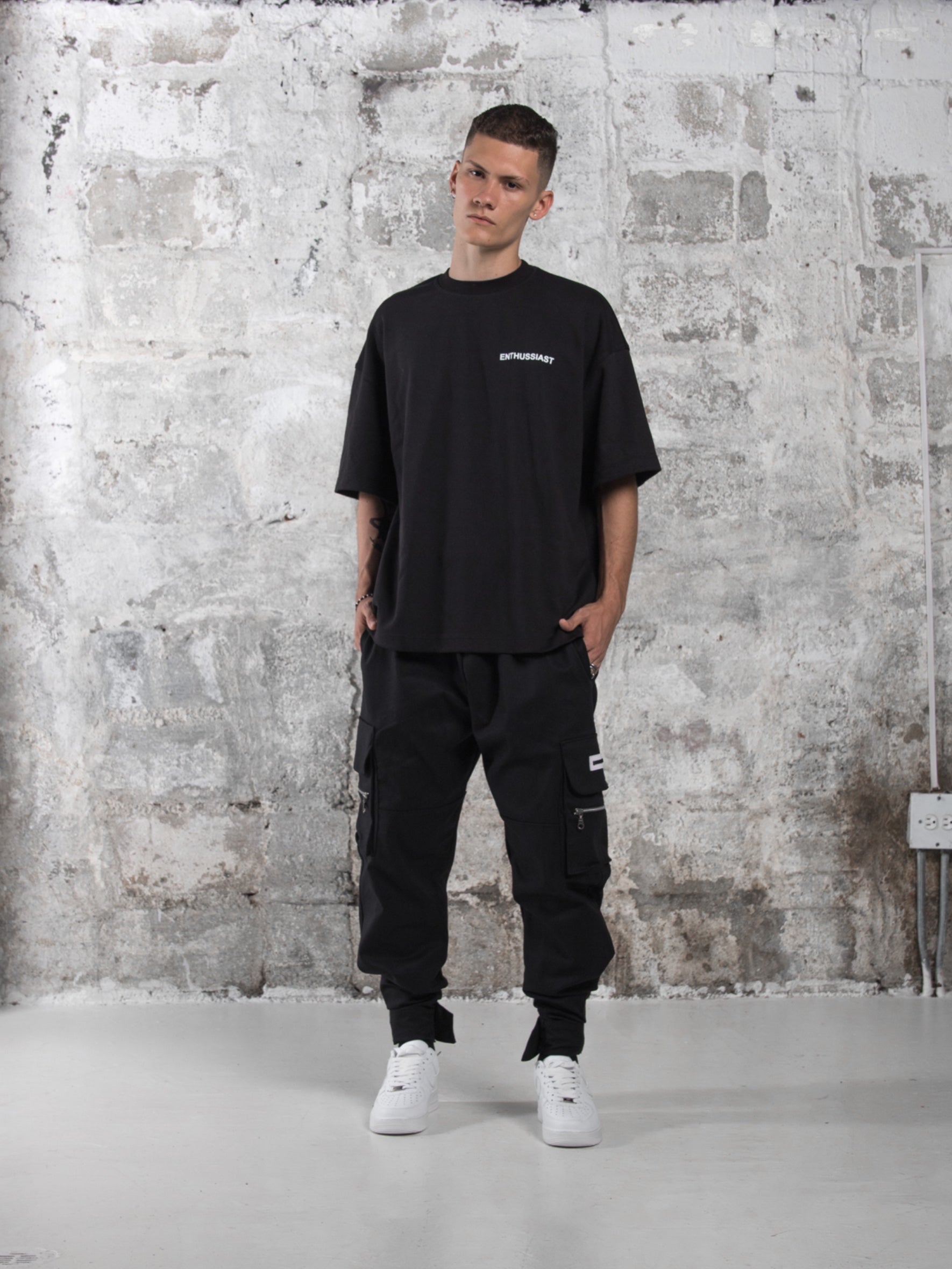 ENTHUSSIAST BLACK T-SHIRT